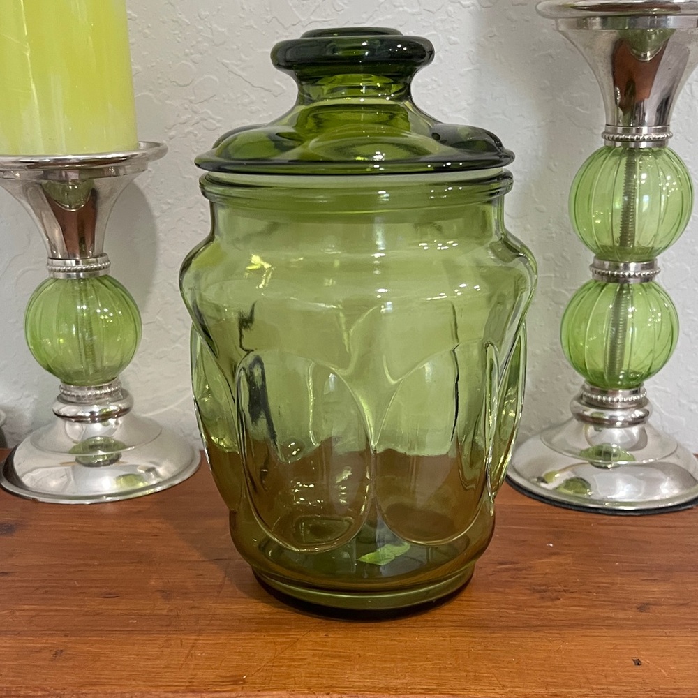 L.E Smith 1970’s Elegant Avocado Glass Jar Apothecary Cannister EVC